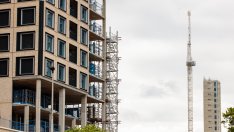 Великобритания решава жилищните предизвикателства с роботика и дървесина