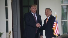 Орбан получи потупване по рамото от Тръмп