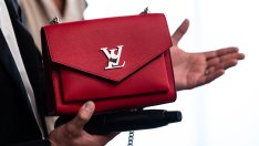 Ръстът на продажбите на LVMH се забавя, докато потребителите ограничават разходите