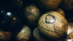 Каква е разликата между "щастливите" и "нещастните" икономики?