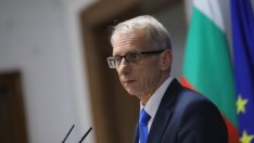 Денков: Обсъжда се връщане на всички ученици в клас от вторник