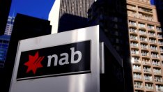 Австралийската NAB заделя 1,4 млрд. долара заради надплатени клиентски такси