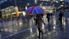 Ръстът на британските продажби в сектора на услугите се забави до двегодишно дъно
