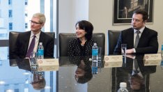 Защо Мъск се срещна с Тим Кук? 