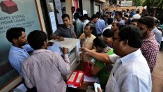 Индия обяви нови мерки за справяне с недостига на пари в брой