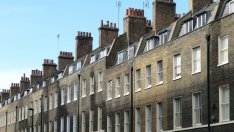 Цените на жилищата във Великобритания бележат незначителен растеж 