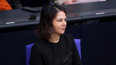 Бербок: Китай трябва да реши мирно тайванския въпрос