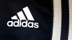 Adidas продаде подразделението си за официални обувки