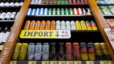 Месеци след изтеглянето на пивоварите западните бири все още се продават в Русия