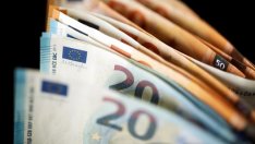 Парите в брой все още доминират при потребителските плащания в еврозоната