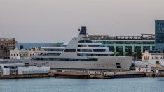 Западът се чуди какво да прави с иззетите яхти на руските олигарси