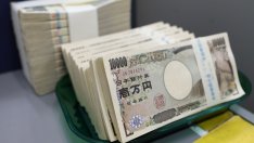 "Като спускане в кола със счупени спирачки" - анализатори очакват спадът на йената да продължи