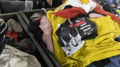 Отпадъци от Adidas, Walmart и други брандове захранват тухлени пещи в Камбоджа