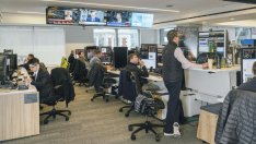 Американците продължават да работят от вкъщи, европейците и азиатците са отново в офиса