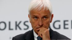 Шойбле критикува мениджърите на VW заради бонусите