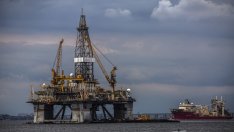 Цената на петрола се насочва към седмичен спад*