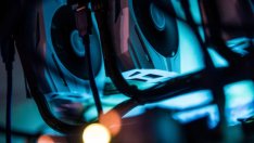 Биткойнът продължава пътя си нагоре до над 18 хил. долара