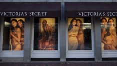 L Brands надвиши очакванията, докато Victoria&rsquo;s Secret се сбогува с борсата