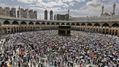 Саудитска Арабия преустановява поклонническите визити в Мека заради коронавируса