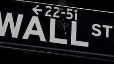 Индексите на Wall Street започват сесията с нов спад от над 2%*