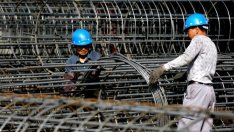 Китайската индустрия показва леки признаци на живот