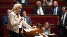 Марин льо Пен усеща слабостта на Макрон, чиито опции се изчерпват