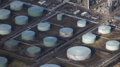 Петролът продължава волатилната седмица с ценови понижения*