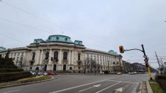 Най-масовото професионално направление все още е "Икономика"