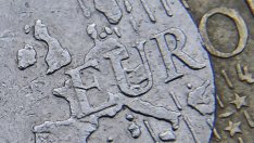 Твърдият Brexit е заплаха не само за паунда, но и за еврото