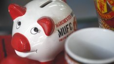 Манчестър Юнайтед отчита ръст на приходите, но и на загубата 