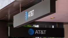 AT&T отчита 13% спад на общите приходи
