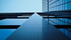 KKR набра малко под 1 млрд. долара за инвестиции в секюритизиран имотен дълг