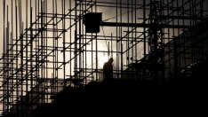 Строителната продукция продължава да гравитира около дъното от октомври 2016 г.