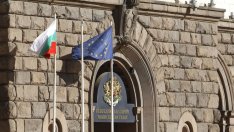 Служебното правителство започна със смените на областни управители