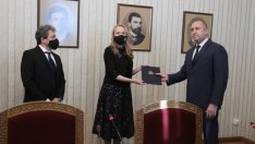 Президентът връчи мандата на "Има такъв народ", те го върнаха*