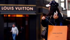 Собственикът на Louis Vuitton обмисля придобиването на Tiffany & Co.