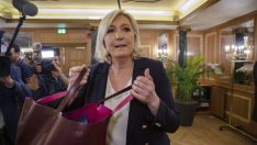 Европейската демокрация се адаптира към крайната десница