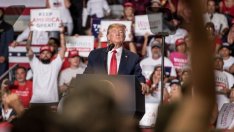 Доналд Тръмп ще дава показания по дело за нападение на протест от 2015 г.