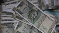 Световните валутни резерви изтриват 1 трлн. долара в рекордно свиване