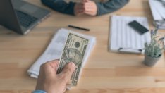 Фирмите за бързи кредити губят клиенти заради банките, но печелят доверие