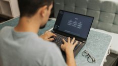 Скритите AI работници - проклятието на ниските заплати без перспектива за развитие