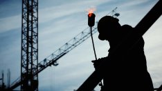 Бизнес климатът в услугите и търговията на дребно у нас се подобрява през март