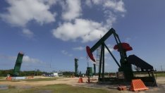 Петролът изпрати седмицата със 7% спад в цената