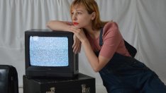 Кашонът на телевизора ще е мебел, а маратонките ще са от пластмаса от океана