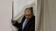 Румен Радев печели първия тур на президентските избори