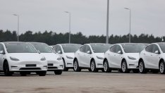 Tesla вече предлага произведени в Китай електромобили на потребителите в Канада
