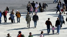 Безработицата в България продължава стабилно да намалява