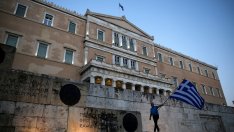 Гърция излиза от мониторинга след спасителните програми, но болката от икономиите остава