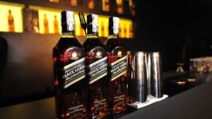 Умна бутилка алармира за нивото на уискито ви