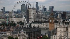 Бизнес активността в британския сектор на услугите се свива под натиска на Brexit